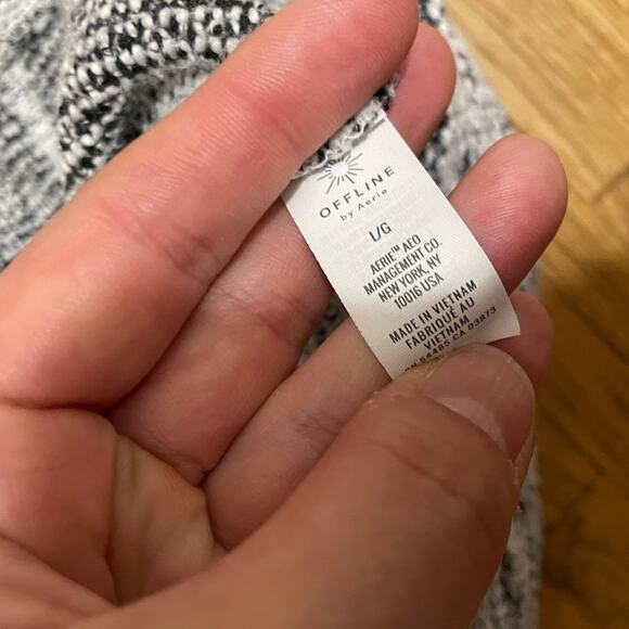 Offline by Aerie Snowday Mock Neck Sweatshirt Cropped Pull over Lightweight Sz L - Picture 4 of 7